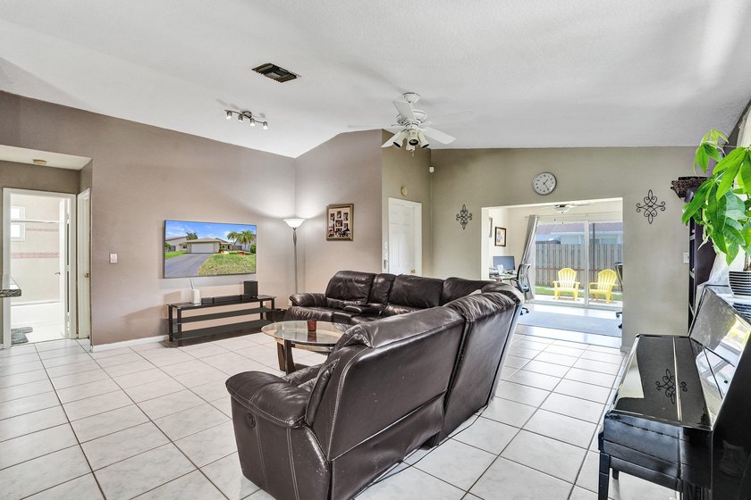 Welcome to this beautifully updated 3-bedroom, 2-bathroom home - photo 3