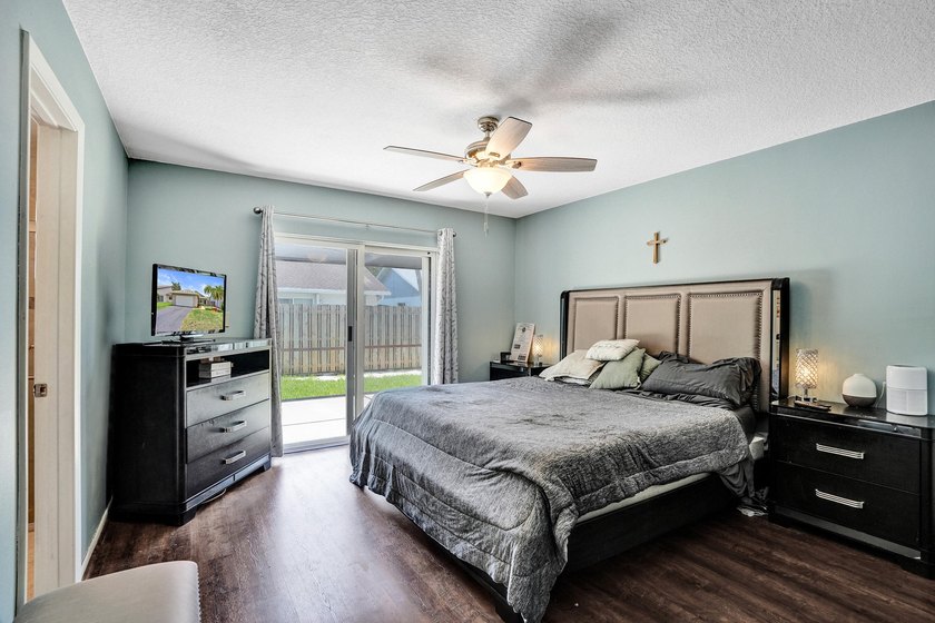 Welcome to this beautifully updated 3-bedroom, 2-bathroom home - photo 7