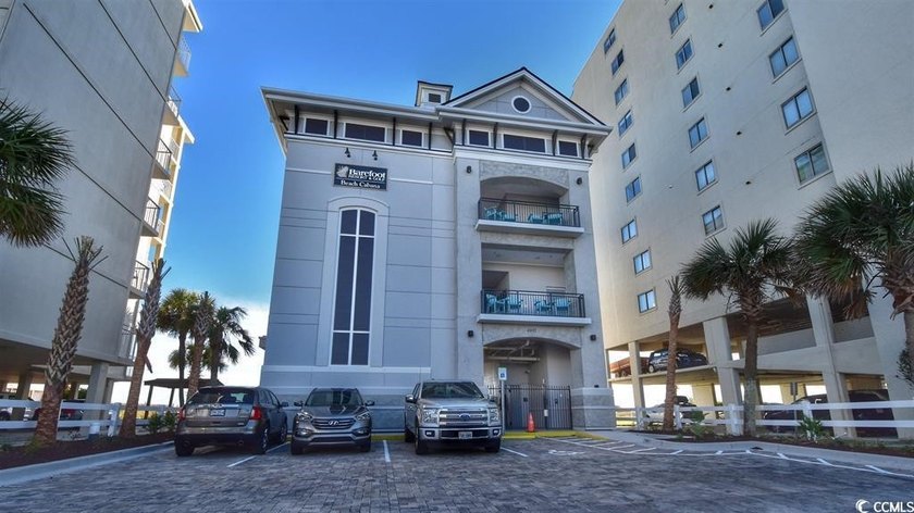 You will love this beautiful top floor penthouse unit in - photo 13