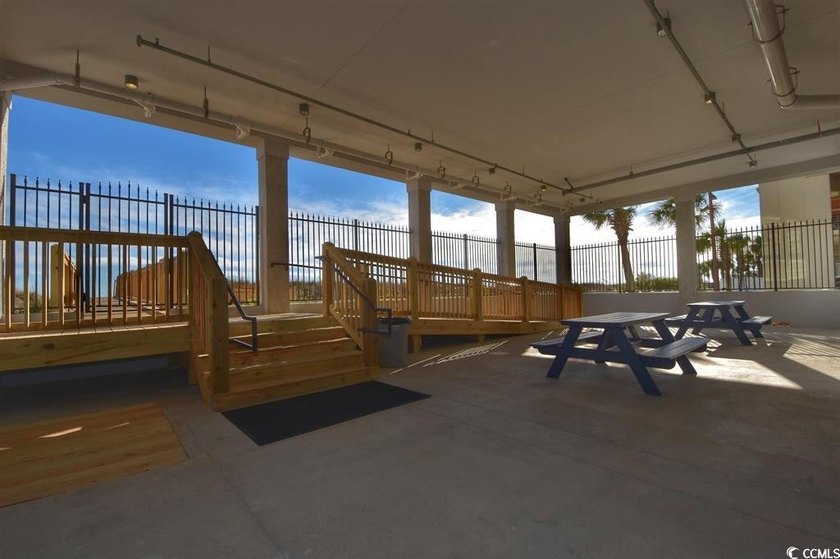 You will love this beautiful top floor penthouse unit in - photo 14