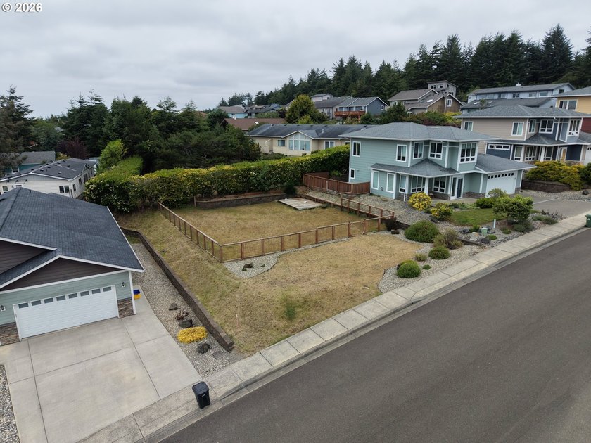 Welcome to this 5305sq ft lot in the Pacific Crest planned - photo 4