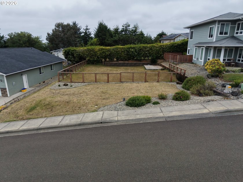 Welcome to this 5305sq ft lot in the Pacific Crest planned - photo 6