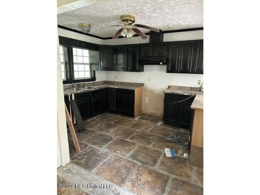 Opportunity Awaits - Value-Add Property Priced to Sell! This - photo 2