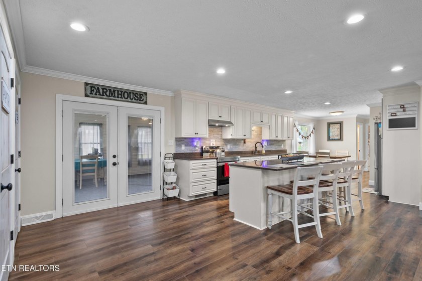Check out this truly unique property located on nearly 4 flat - photo 7