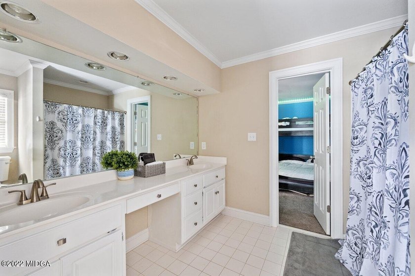 Gorgeous custom built 1 level hard coat stucco home located on - photo 12