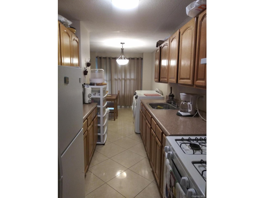 Beautiful 3 bedrooms CO-OP with 1.5 bath and laundry facility on - photo 26