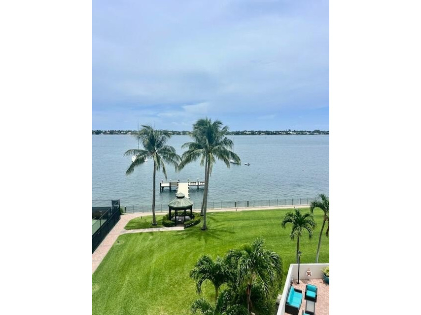 Breathtaking Direct Intracoastal Views! Enjoy the best of - photo 2