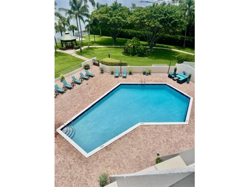 Breathtaking Direct Intracoastal Views! Enjoy the best of - photo 4