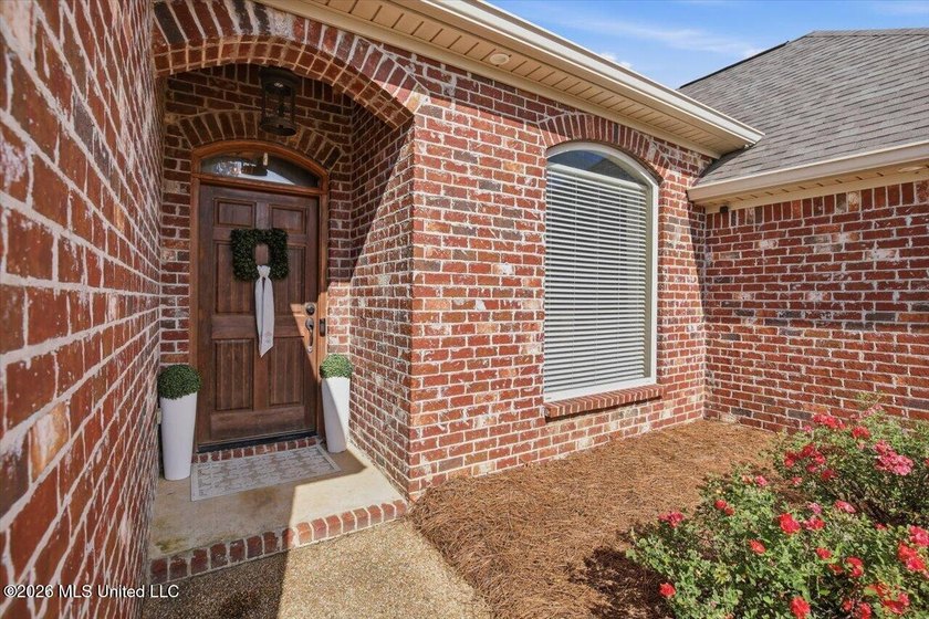 Welcome to 424 Glendale Place in the highly sought-after Hidden - photo 5