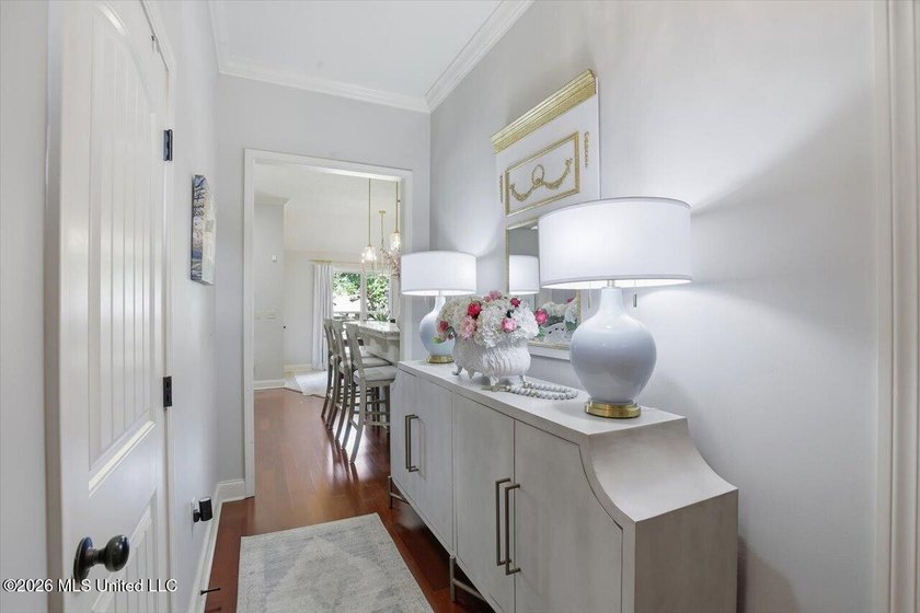 Welcome to 424 Glendale Place in the highly sought-after Hidden - photo 6