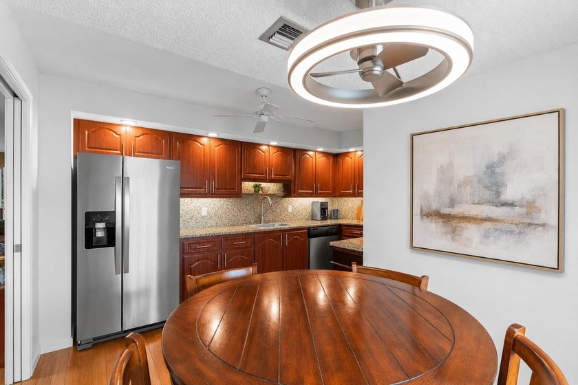 Spacious 2 BD, 2 BA condo overlooking the golf course in - photo 4