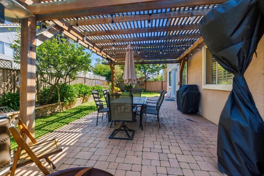 Beautiful move in 2 story home. This spacious 2,624 sq ft home - photo 9