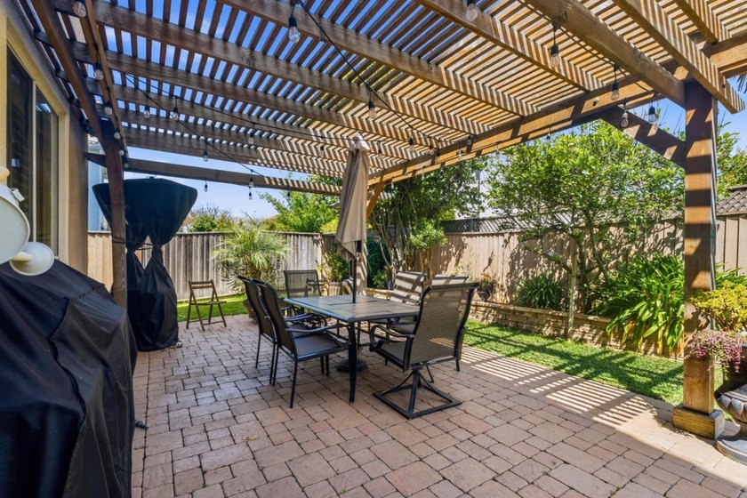 Beautiful move in 2 story home. This spacious 2,624 sq ft home - photo 10