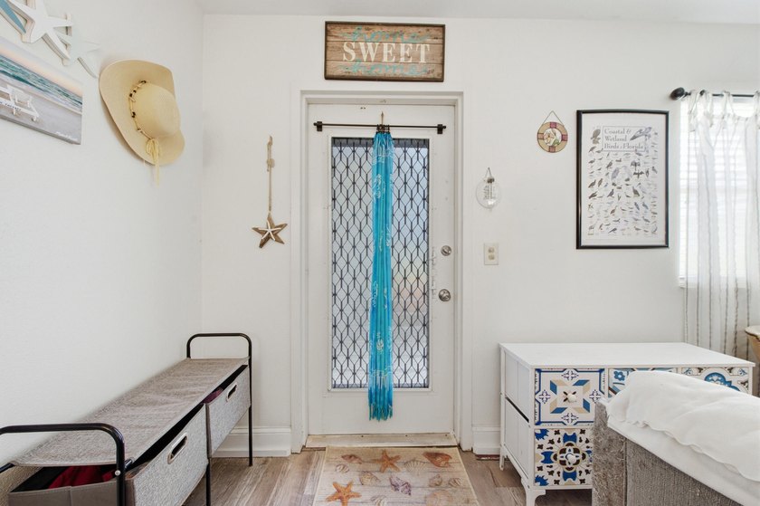 Welcome to this charming one-bedroom, one-and-a-half-bath Villa - photo 6