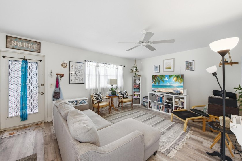 Welcome to this charming one-bedroom, one-and-a-half-bath Villa - photo 7