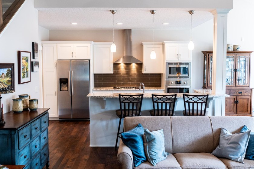 Welcome to this stunning 3-bedroom, 3-bathroom slab-on-grade - photo 5