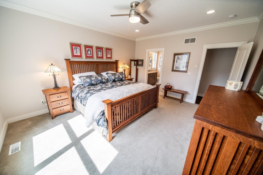 Welcome to this stunning 3-bedroom, 3-bathroom slab-on-grade - photo 9