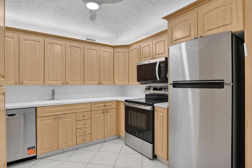 Light and Bright 2-bedroom, 2-bathroom condo on the 3rd floor - photo 5