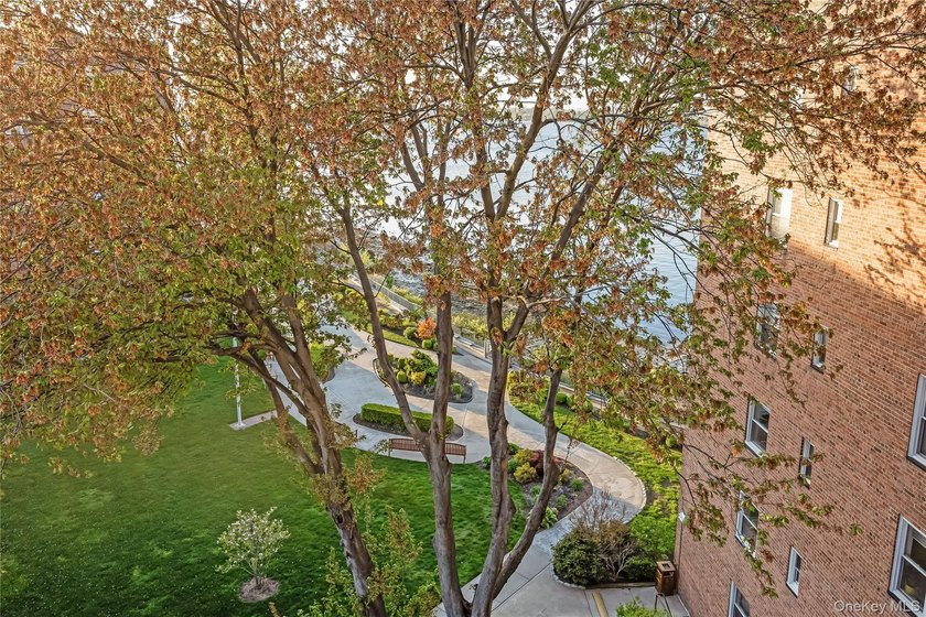 Welcome to Cryder Point in Beechhurst - where modern design - photo 22