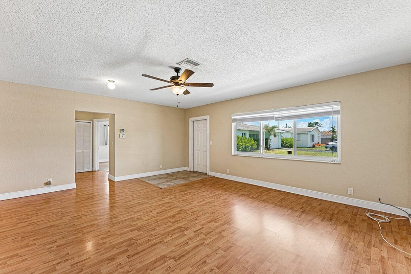 Welcome to this beautifully maintained 2-bedroom, 2-bath home - photo 5
