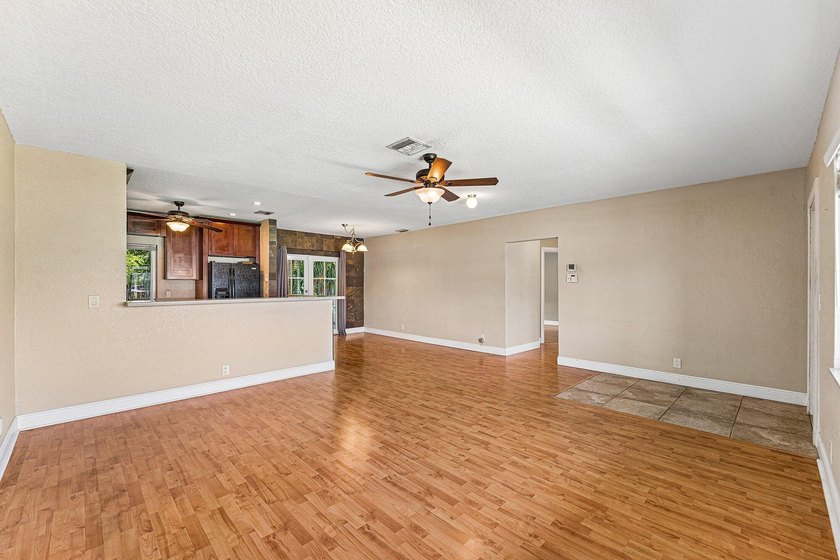 Welcome to this beautifully maintained 2-bedroom, 2-bath home - photo 6