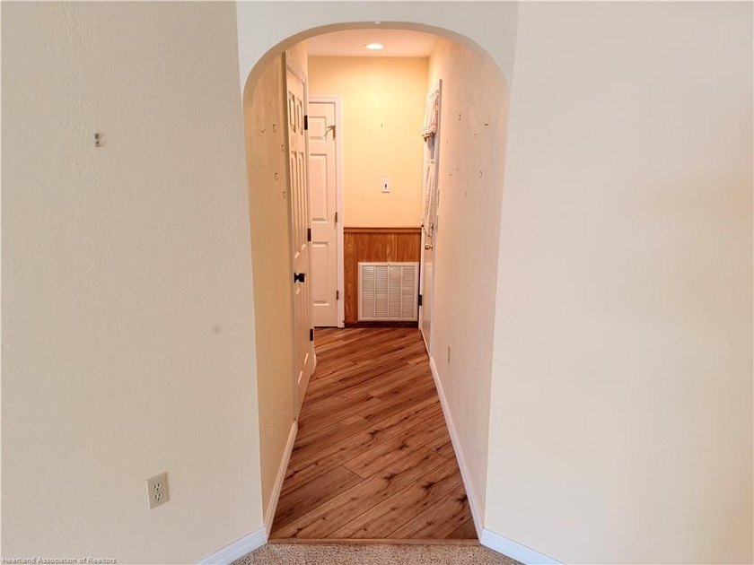 Beautiful canal-front home in a quiet neighborhood with access - photo 15