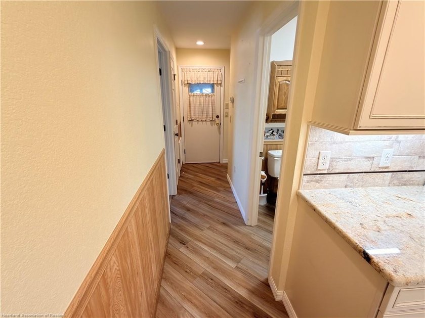 Beautiful canal-front home in a quiet neighborhood with access - photo 17