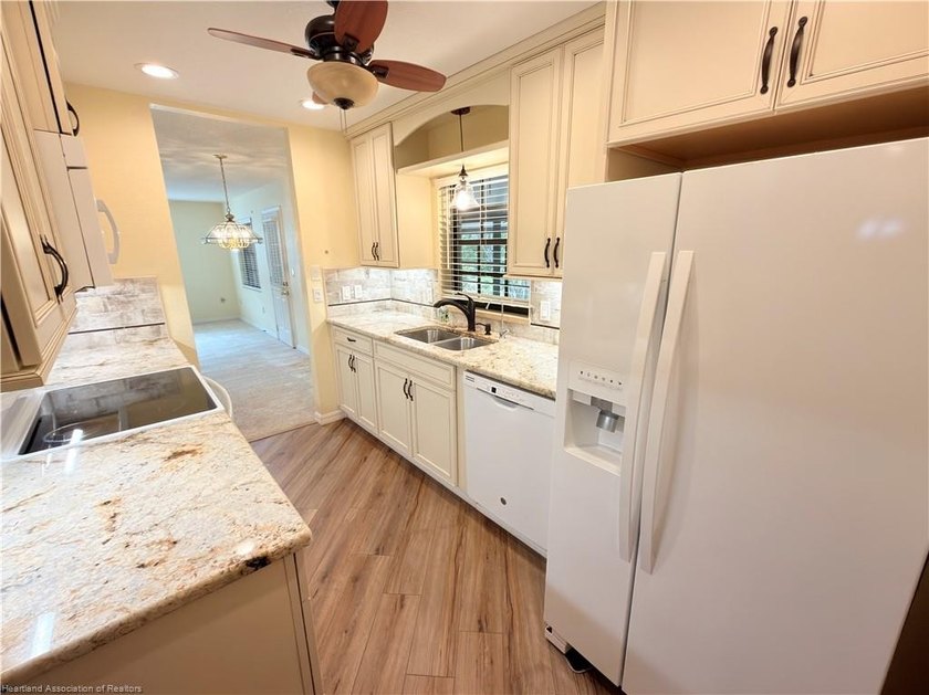 Beautiful canal-front home in a quiet neighborhood with access - photo 19