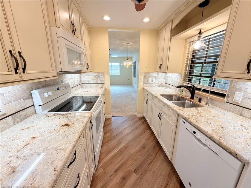 Beautiful canal-front home in a quiet neighborhood with access - photo 20