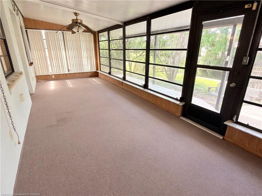 Beautiful canal-front home in a quiet neighborhood with access - photo 21