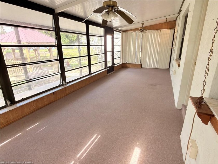 Beautiful canal-front home in a quiet neighborhood with access - photo 22