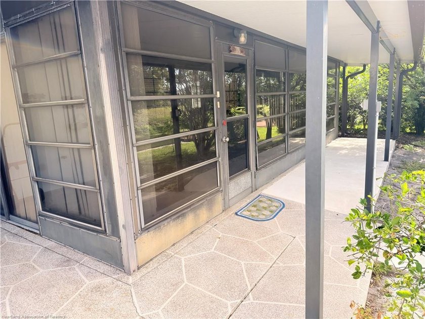 Beautiful canal-front home in a quiet neighborhood with access - photo 23