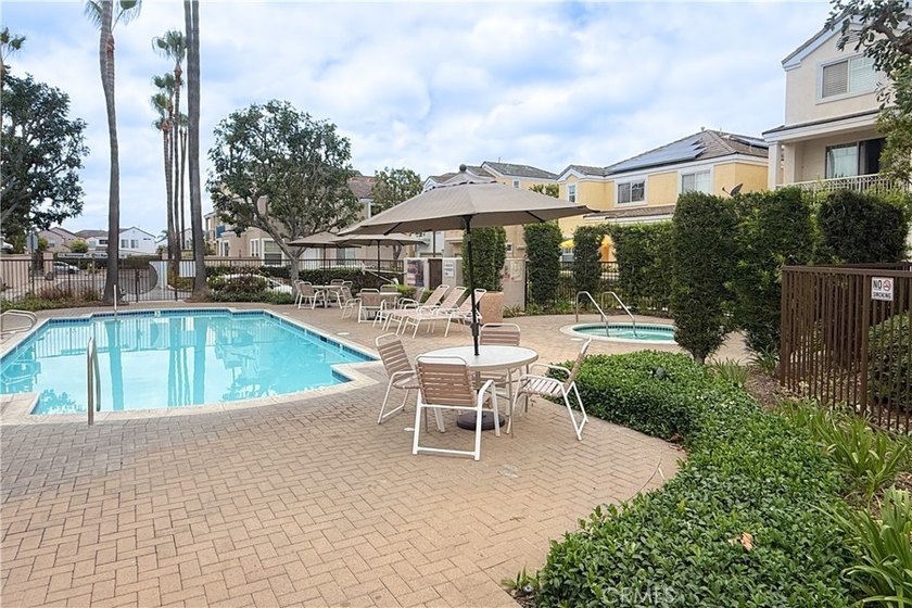 Fantastic purchase opportunity on this beautiful 2-bedroom plus - photo 34