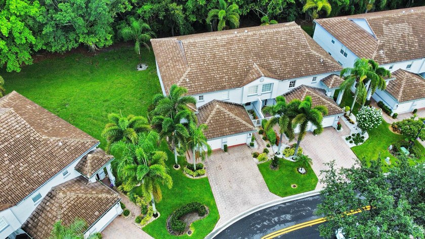 Second-floor condo with 3 bedrooms, 2 bathrooms, vaulted - photo 4