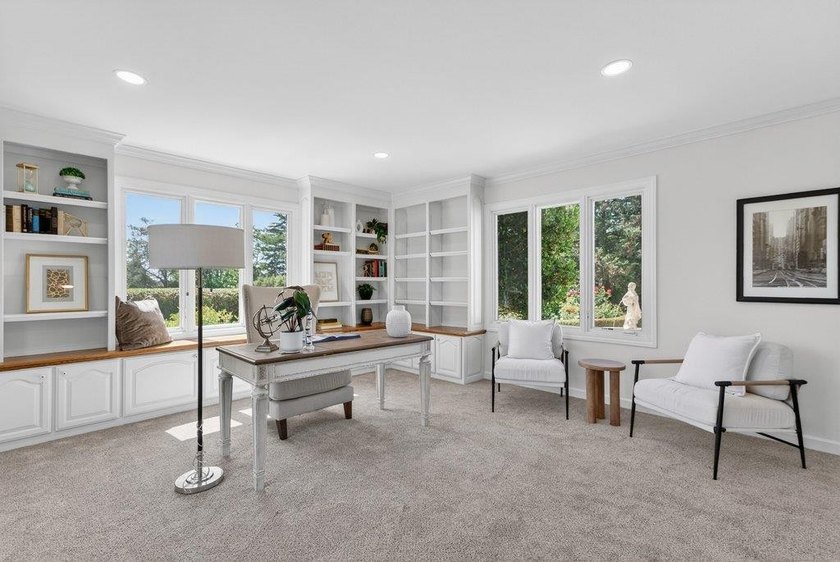 Exquisite gated Pasatiempo residence overlooking the renowned - photo 5