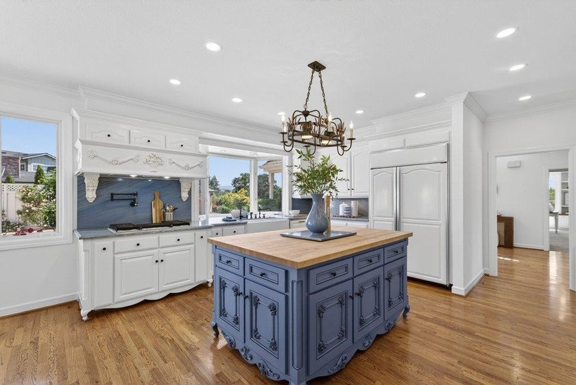 Exquisite gated Pasatiempo residence overlooking the renowned - photo 7