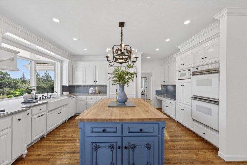Exquisite gated Pasatiempo residence overlooking the renowned - photo 8