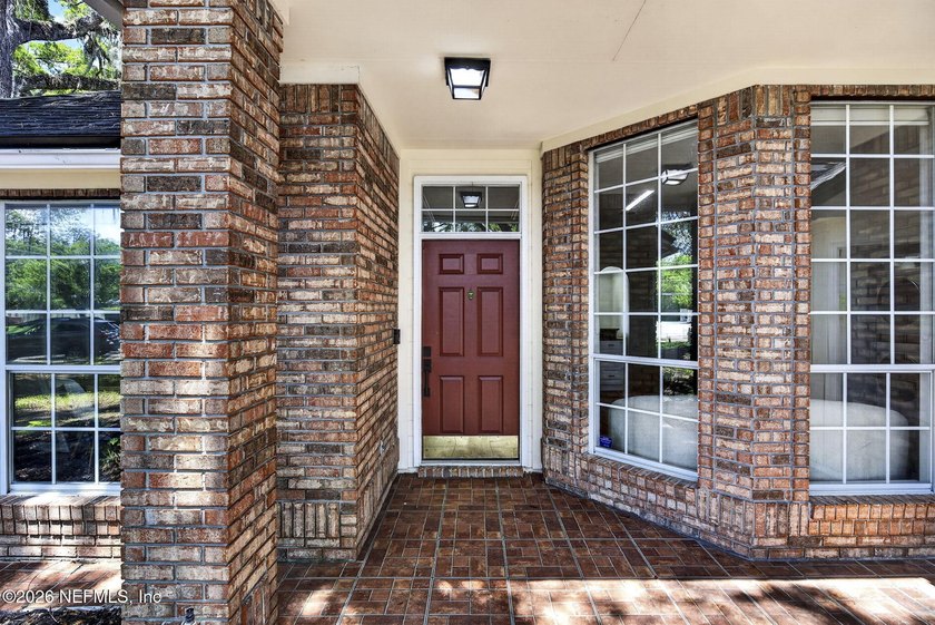 Discover the perfect blend of comfort and convenience in this - photo 2