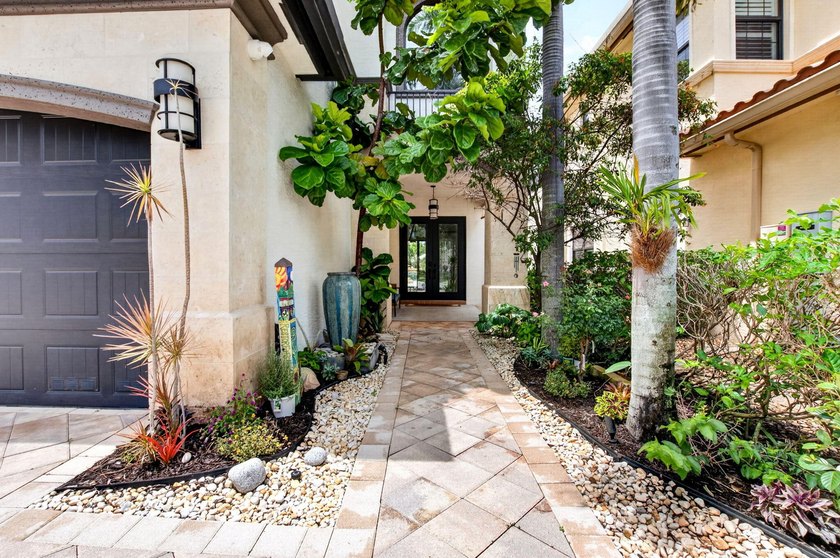 Welcome to this stunning waterfront cul-de-sac single-family - photo 5