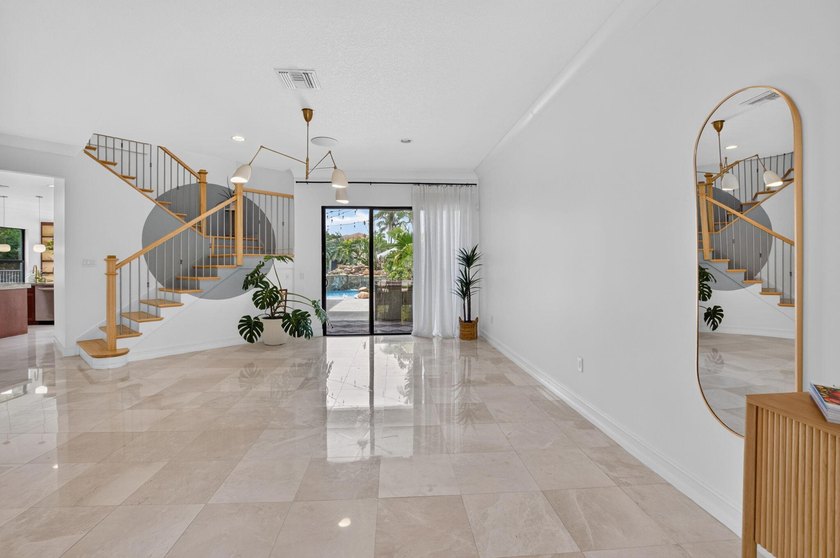 Welcome to this stunning waterfront cul-de-sac single-family - photo 8