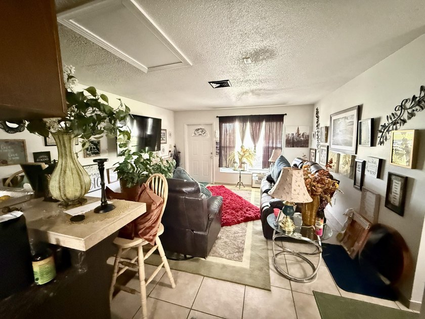 South Fort Pierce concrete block duplex(922 &amp; 924 Skylark). Both - photo 7