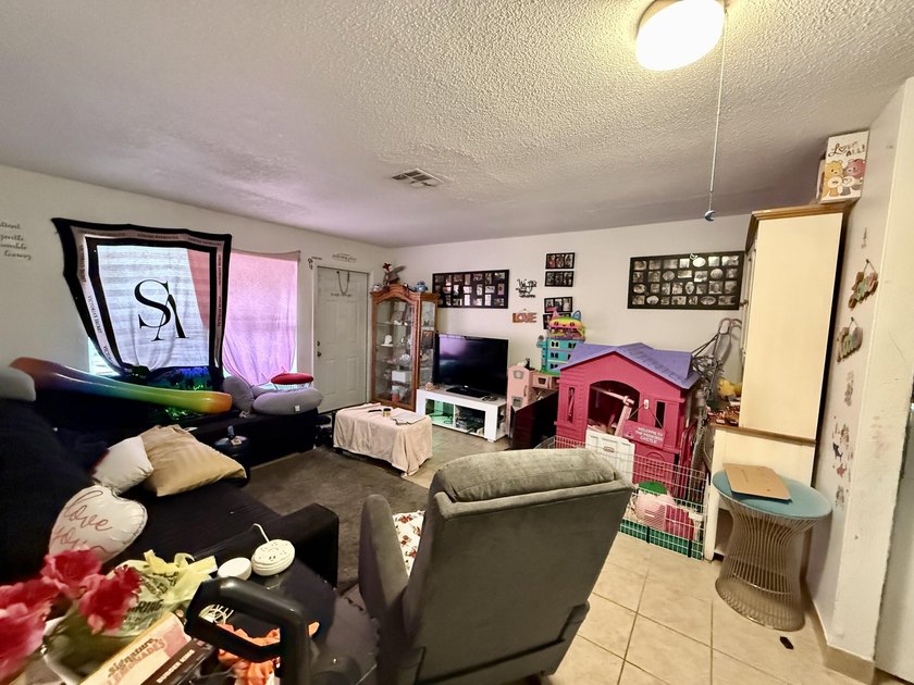 South Fort Pierce concrete block duplex(922 &amp; 924 Skylark). Both - photo 10