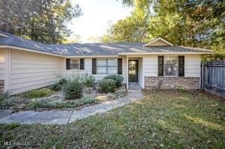 Located close to downtown Ocean Springs, a quick bicycle or walk - photo 2