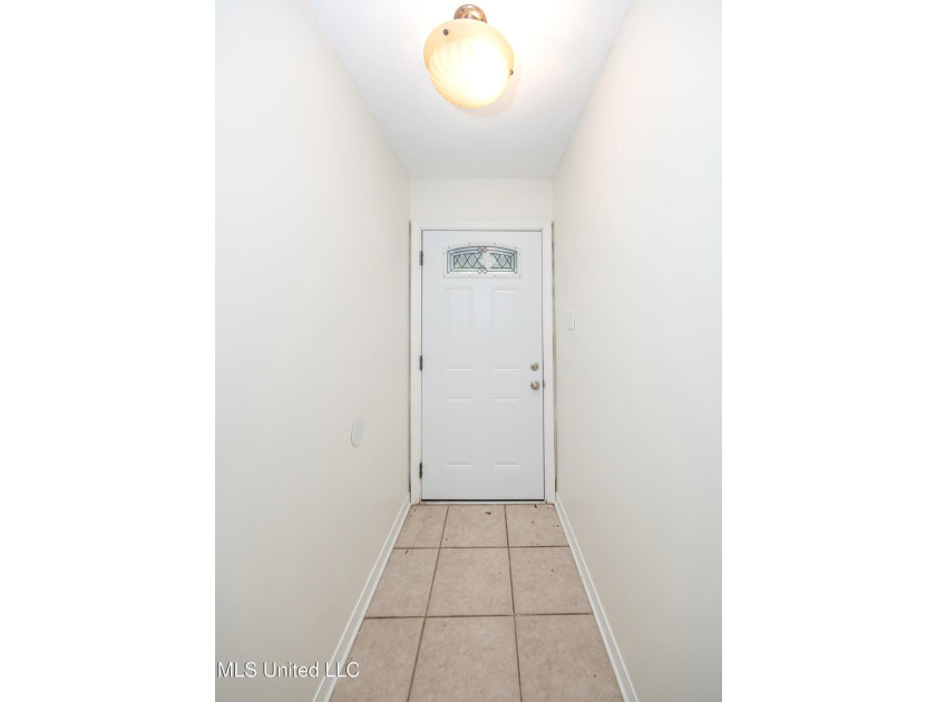 Located close to downtown Ocean Springs, a quick bicycle or walk - photo 6