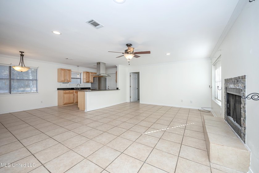 Located close to downtown Ocean Springs, a quick bicycle or walk - photo 8
