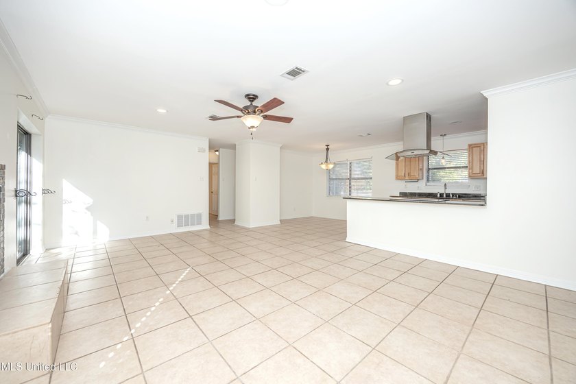 Located close to downtown Ocean Springs, a quick bicycle or walk - photo 9