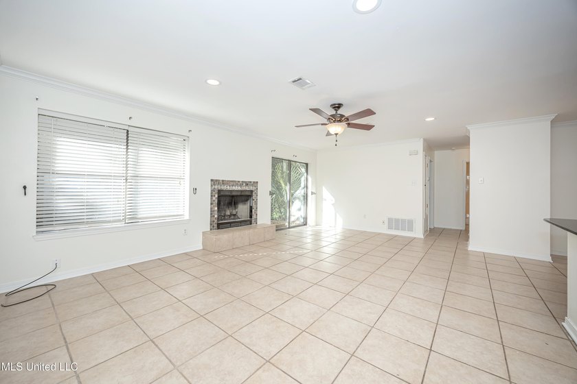Located close to downtown Ocean Springs, a quick bicycle or walk - photo 10