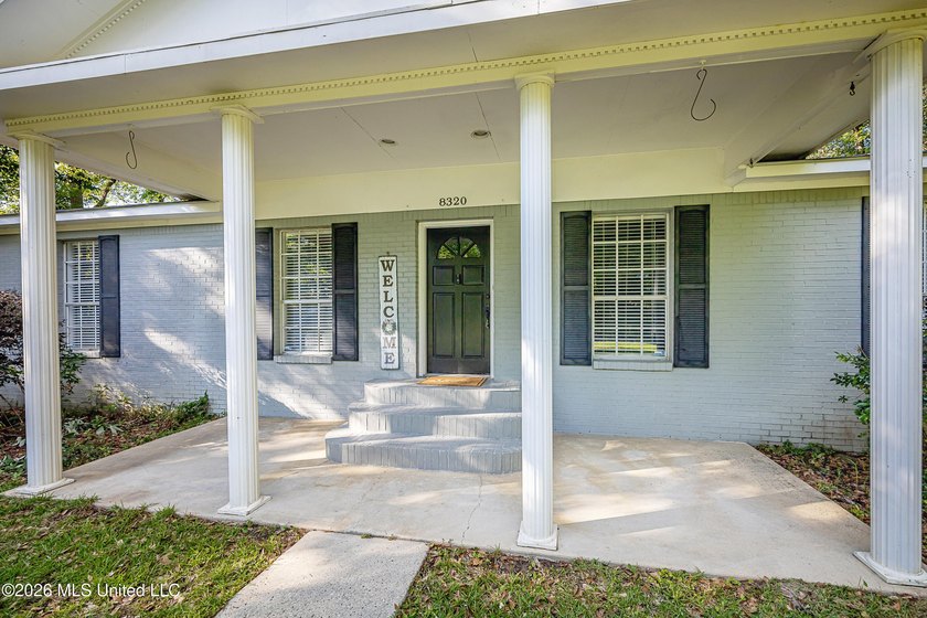 Adorable and well maintained home in the desirable golf - photo 6