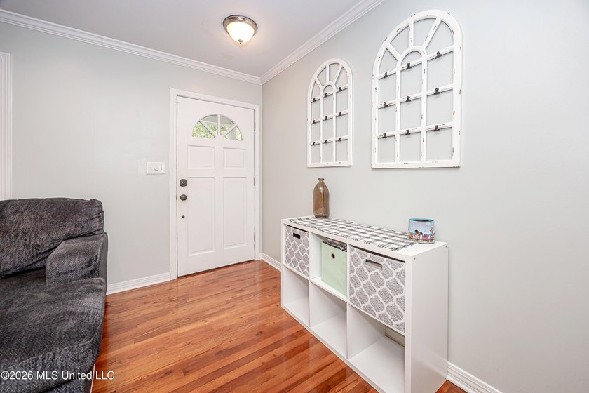 Adorable and well maintained home in the desirable golf - photo 8