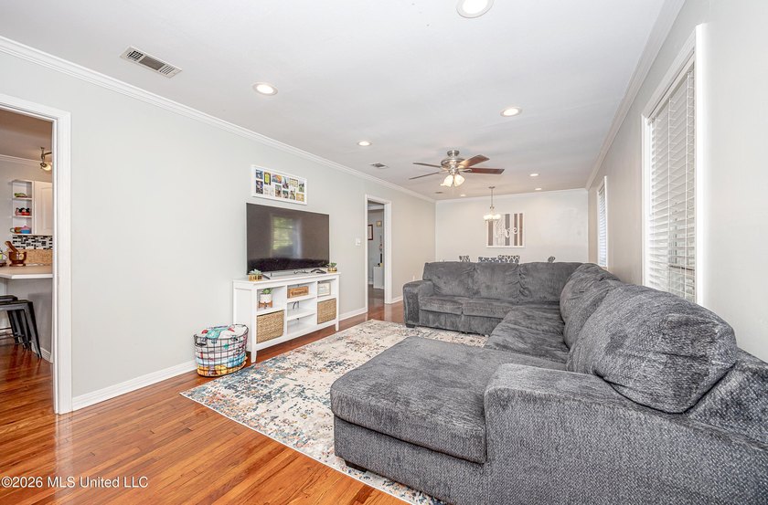 Adorable and well maintained home in the desirable golf - photo 9